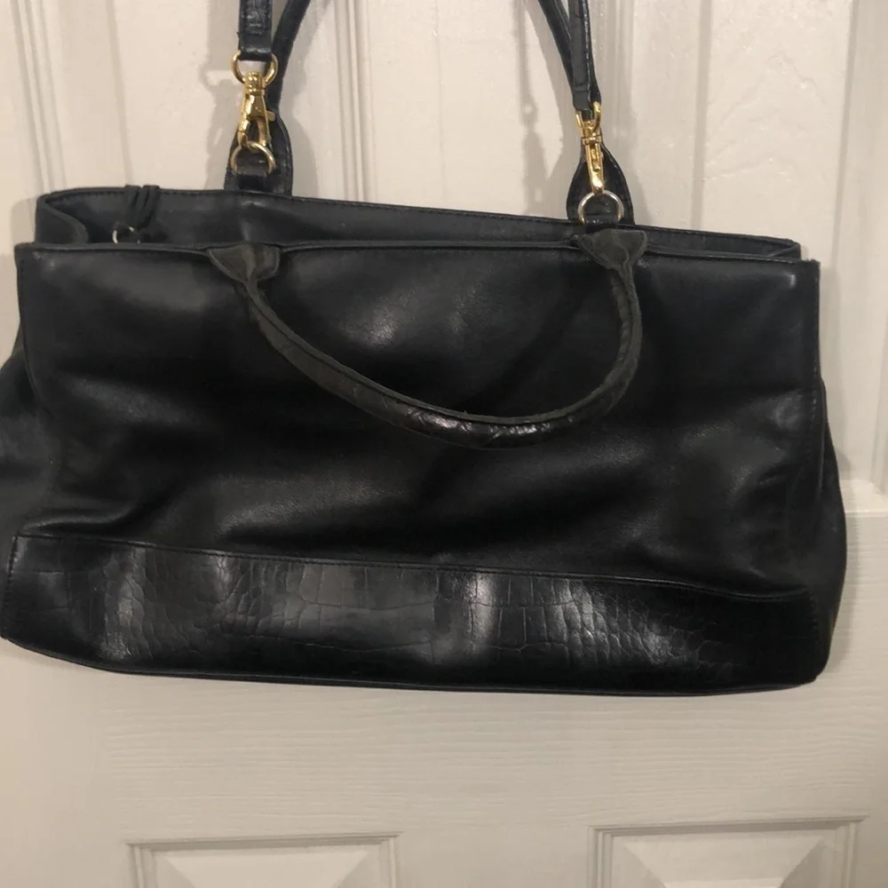 ETIENNE AIGNER VINTAGE BLACK LEATHER CROSSBODY 15" X 7" X 2 1/2" PREWORN - Picture 4 of 16